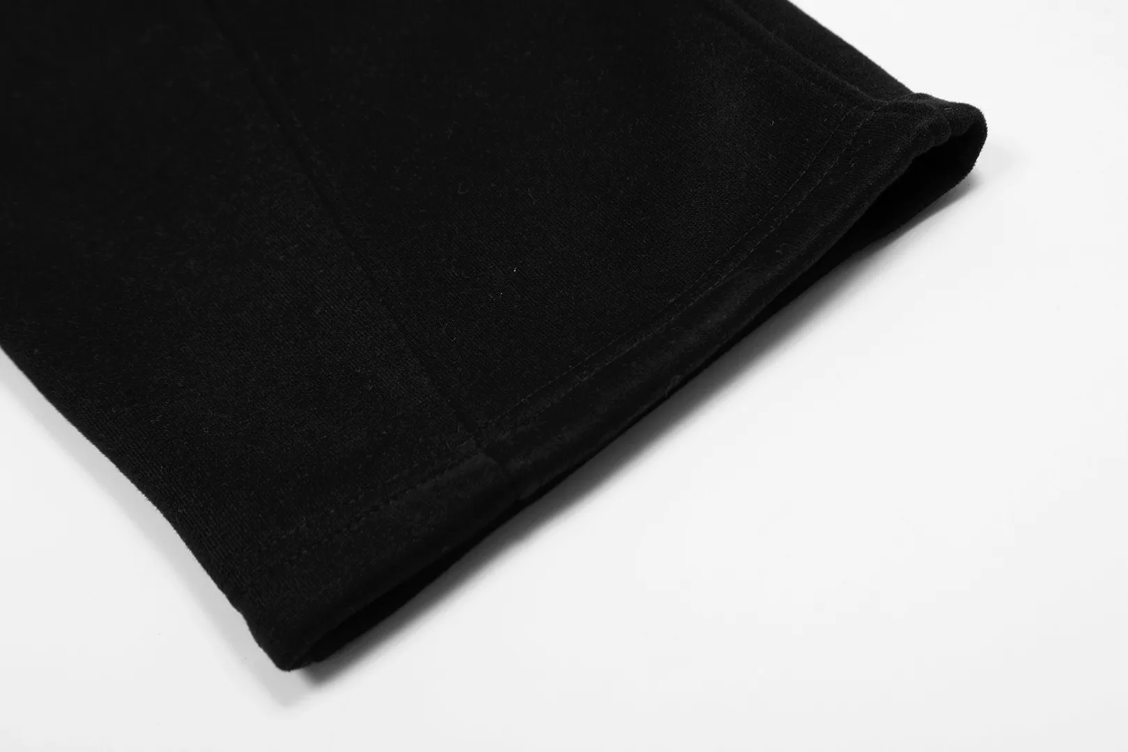 P250 Top quality" Style number: T7001# [Ralph Lauren solid color pony embroidered logo thickened and velvet wide-leg trousers] ✅Ralph Lauren classic basic versatile unisex fall and winter wide-leg spliced velvet straight pants ✅Pure cotton high-gram thick velvet fabric The upper body is comfortable and warm ✅The version is restored to the original version The maximum size can be worn up to 170 pounds Loose, comfortable and stress-free ✅The upper body is simple and easy to wear A must-have for ootd. Good-looking clothes are never picky. A must-have in couples’ wardrobes. Size: S-XL. Color: floral gray black.